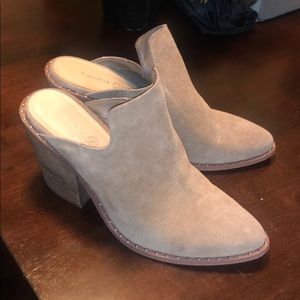 Chinese Laundry Tan Suede Mules